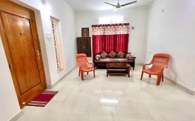 Truelife Homestays - Alamelu Avenue - Fully Furnished Ac 2Bhk Apartments In Tirupati - Walkable To Restaurants & Super Market - Fast Wifi - Kitchen - Easy Access To Airport, Railway Station, Sri Padmavathi & Tirumala Temple